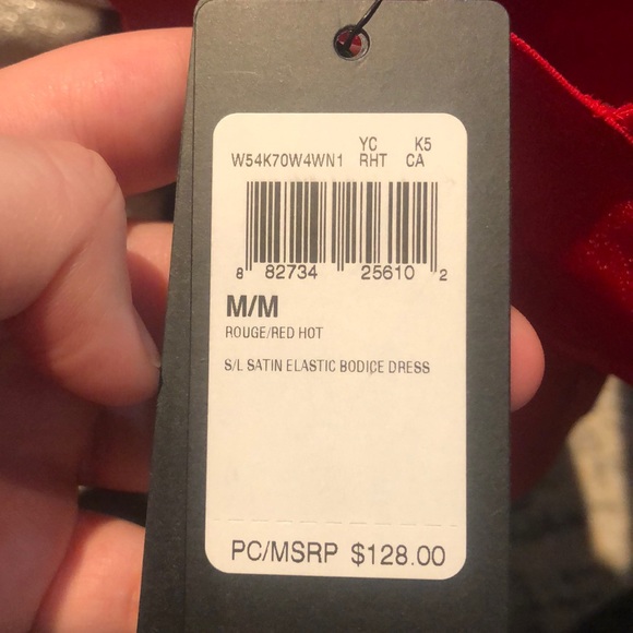 Red dress - Picture 2 of 2